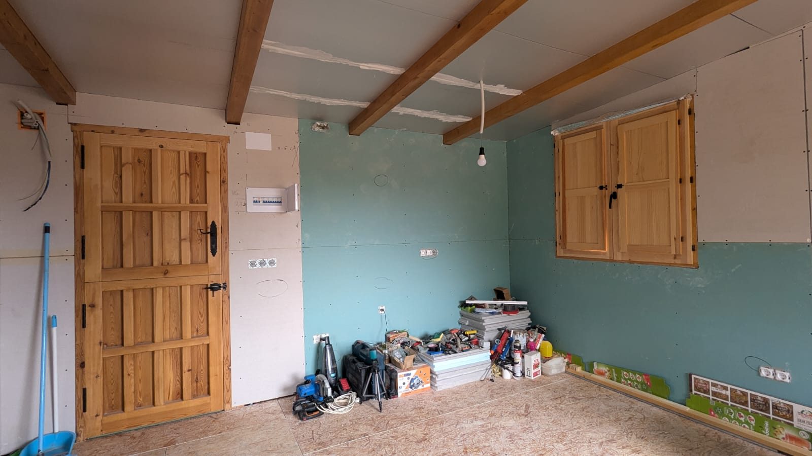 Interior con carpintería de madera